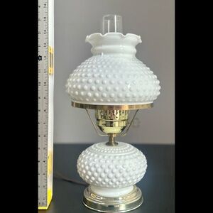 ❗️SOLD ❗️Elegant White Hobnail Table Lamp